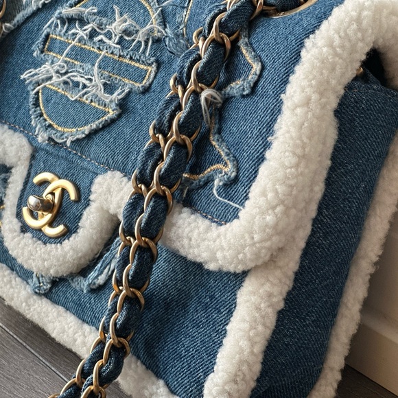 [SOLD] CHANEL medium shearling denim hieroglyph fap bag *rare* - Picture 2 of 8